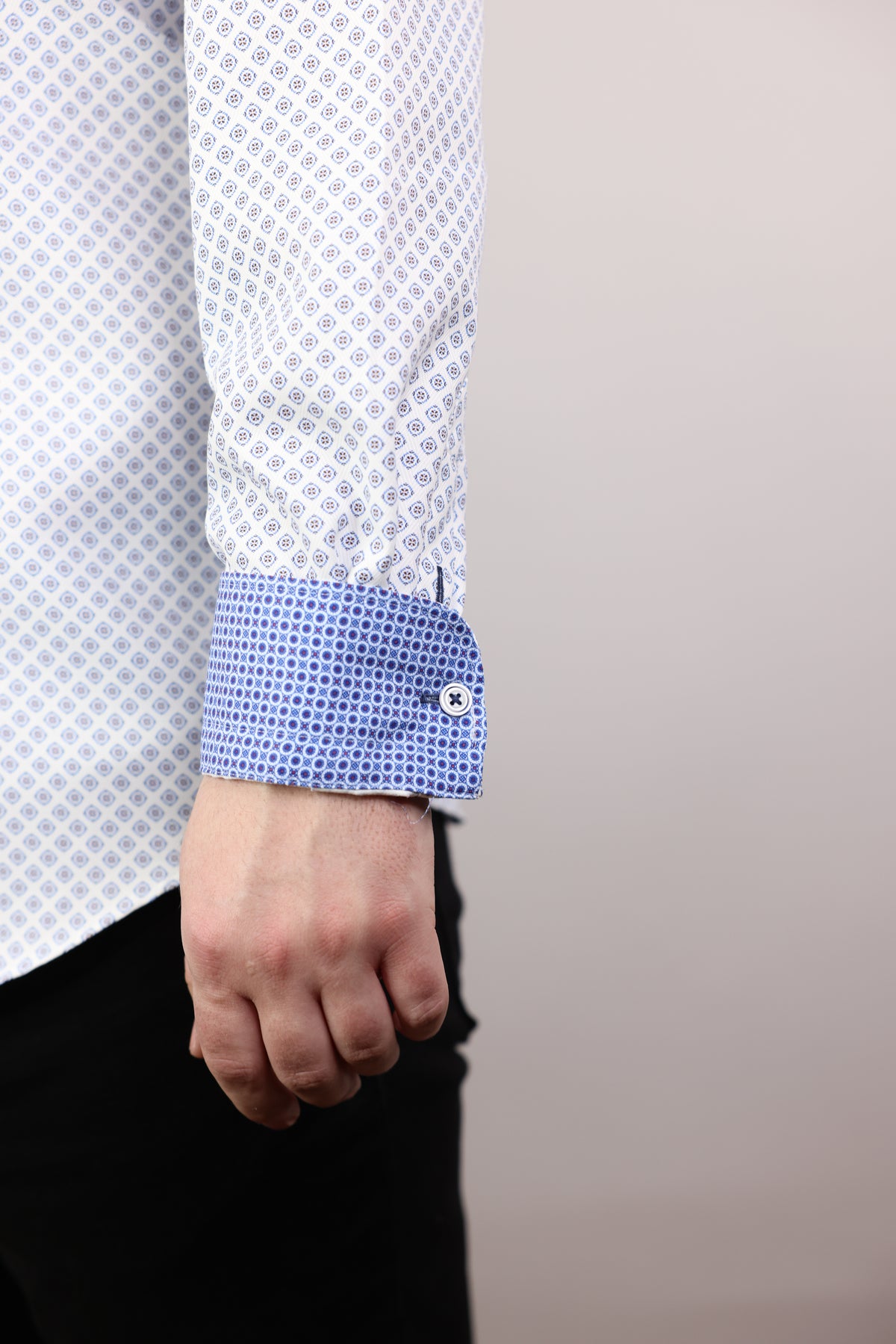 Marcello West Side Medallion Roll Collar